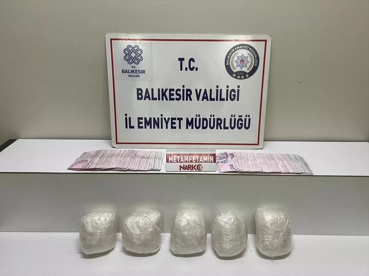 Edremit\'te Araçta 5 Kg Uyuşturucu Ele Geçirildi
