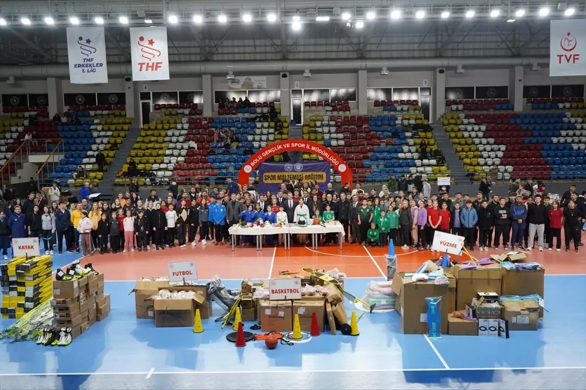 Bolu\'da Spor Malzeme Yardımı