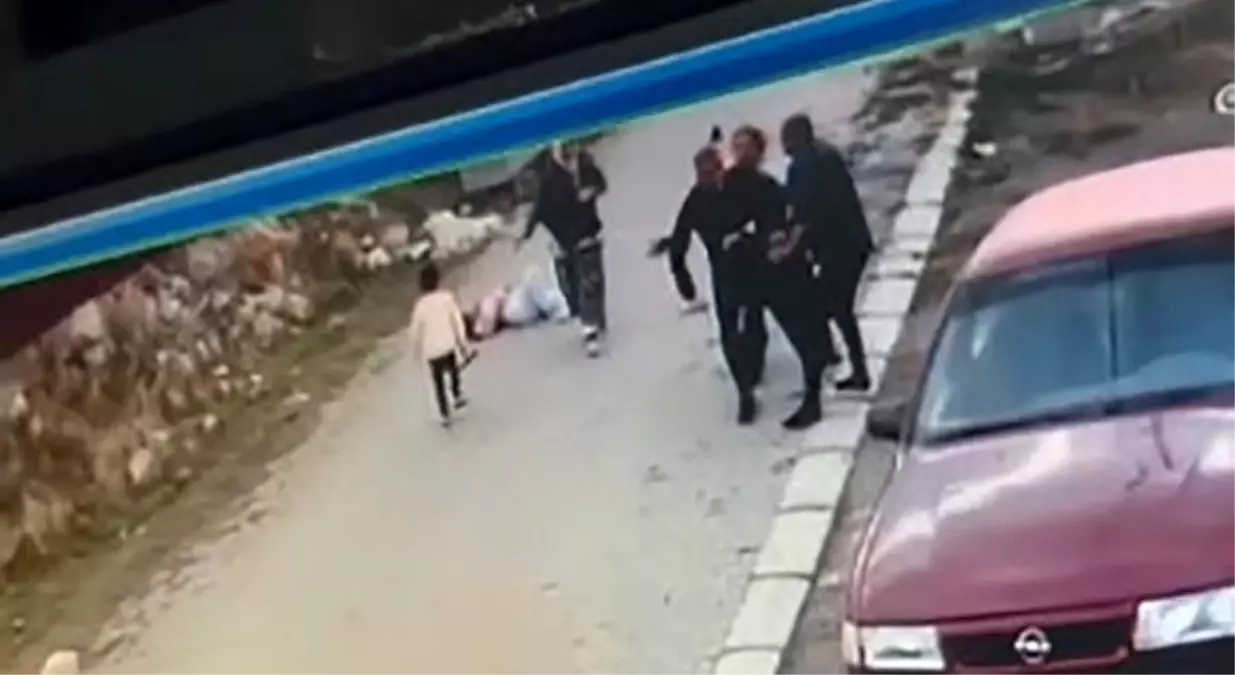 Balkondan eve girdi, kaçmaya çalışan eşini öldürmeye çalıştı! Görüntüler kan donduran cinsten