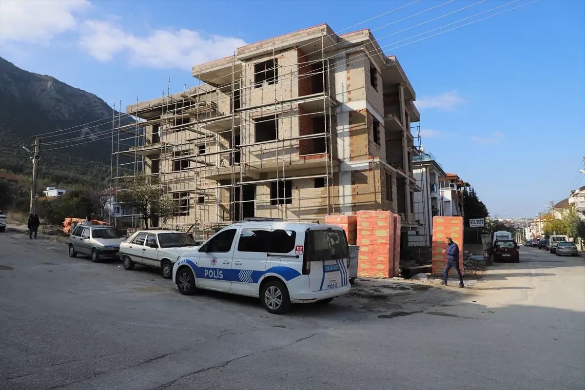 İnşaatta Düşen İşçi Hayatını Kaybetti