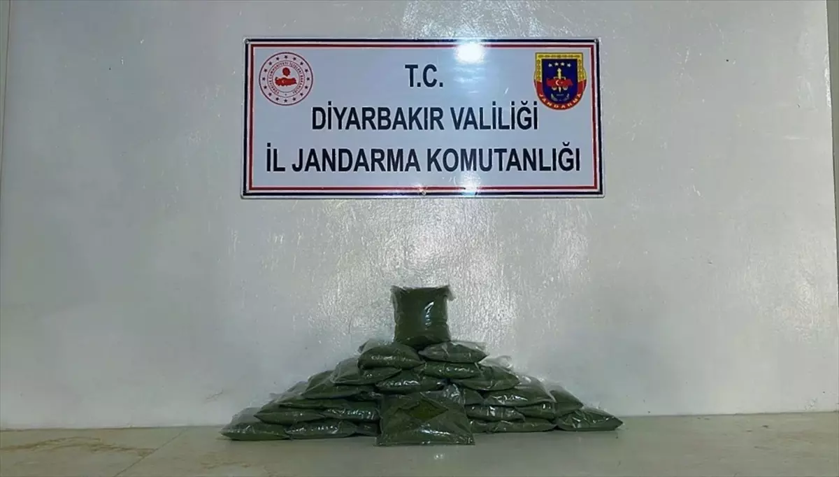 Diyarbakır\'da 25 Kilogram Esrar Ele Geçirildi