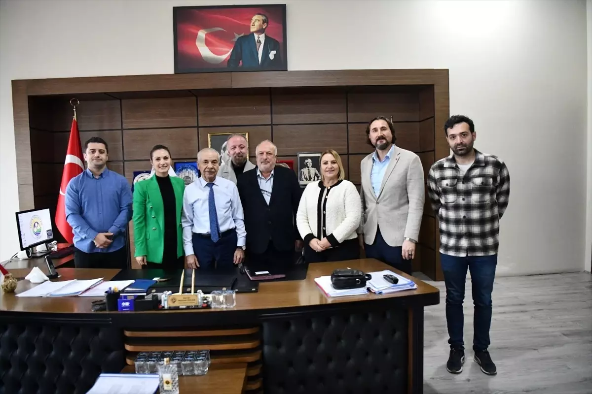 1. Murat Anadolu Lisesi Müdürü\'nden Eleştirilere Yanıt