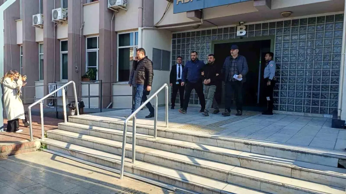 Boşanma Aşamasındaki Eşini Bıçakladı