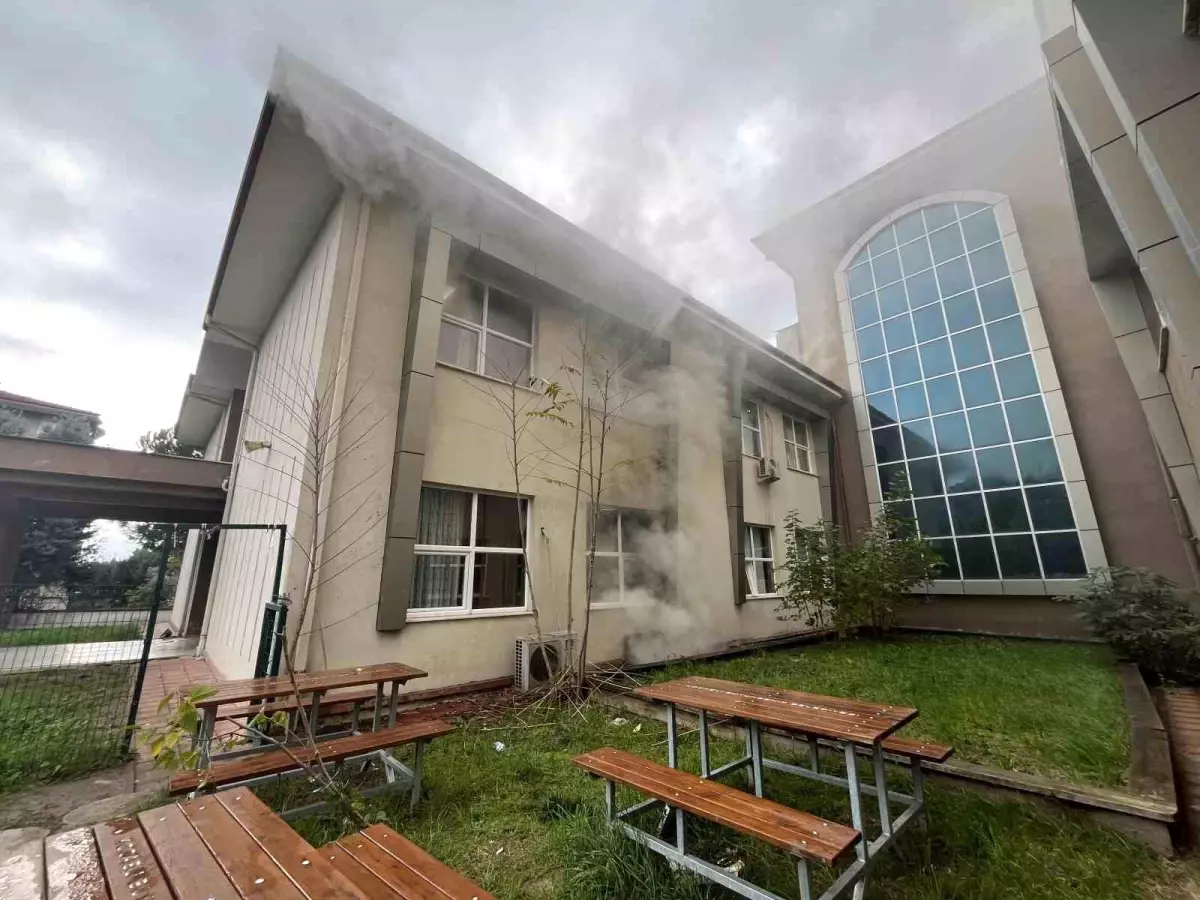 Kocaeli\'nde Okulda Yangın