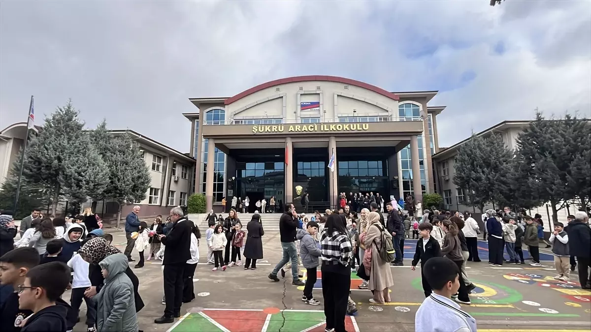 Derince\'de Okulda Yangın