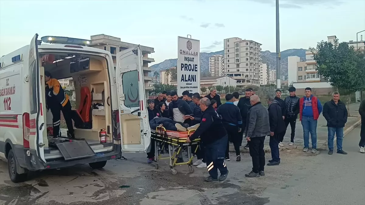 Kozan ilçesinde minibüsle çarpışan elektrikli motosikletin sürücüsü yaralandı