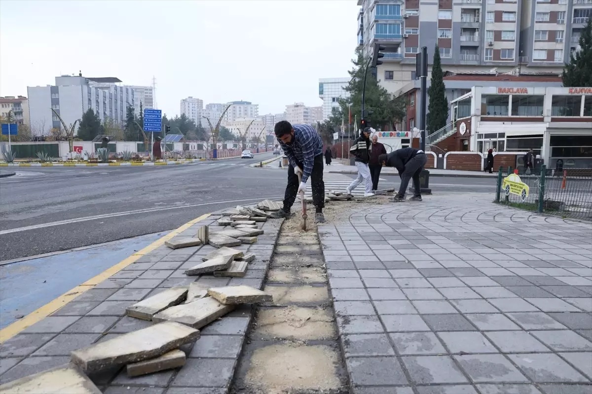Mardin\'de Görme Engelli Yollar Yenileniyor