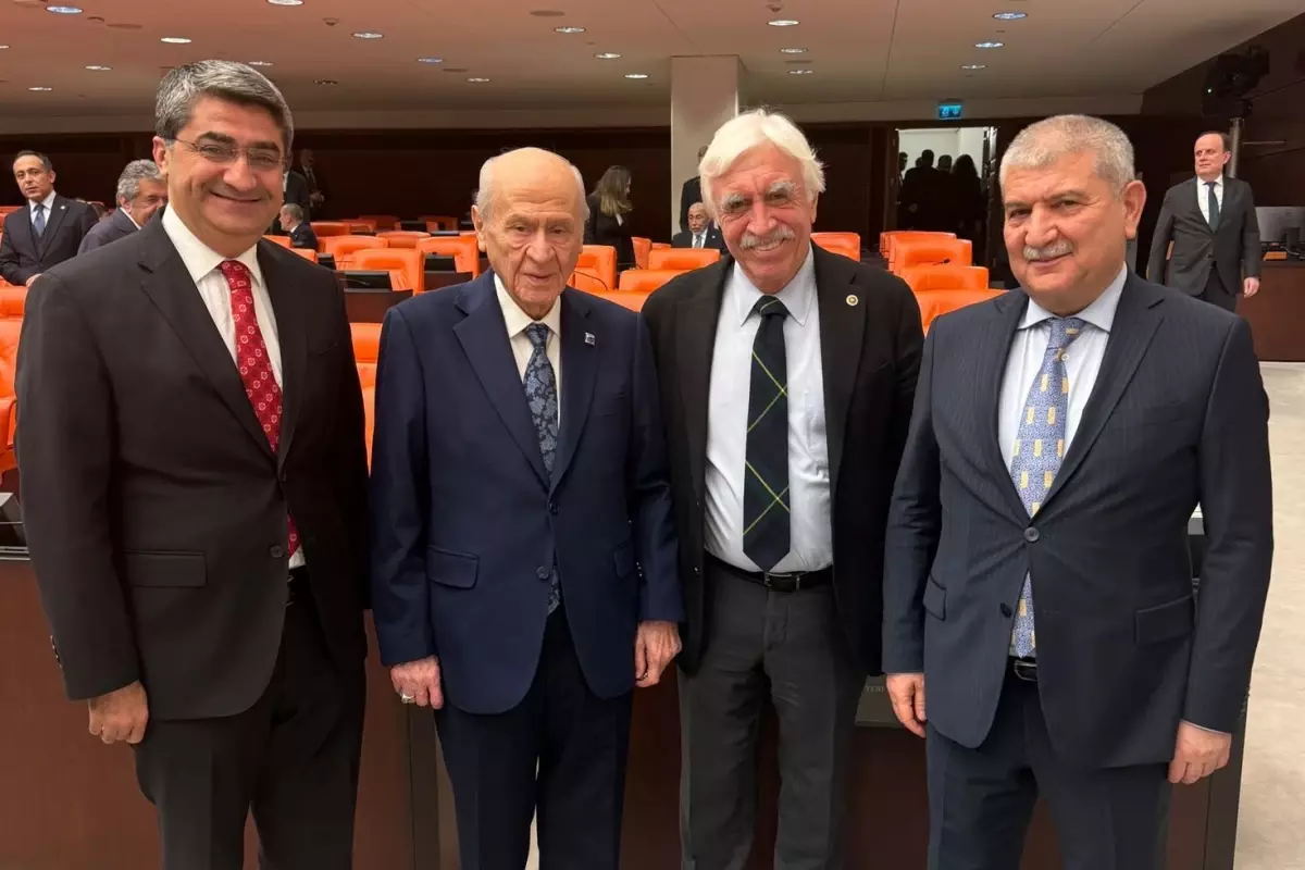 Meclis\'te dikkat çeken kare! Fotoğrafa düştüğü not dikkat çekti