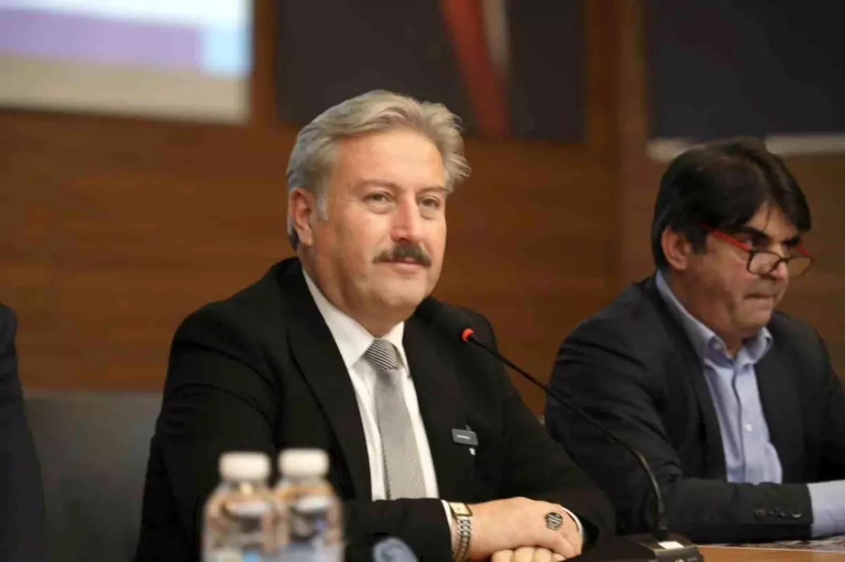 Melikgazi Belediyesi Aydınlıkevler\'de yeni kentsel dönüşüm çalışması için butona bastı