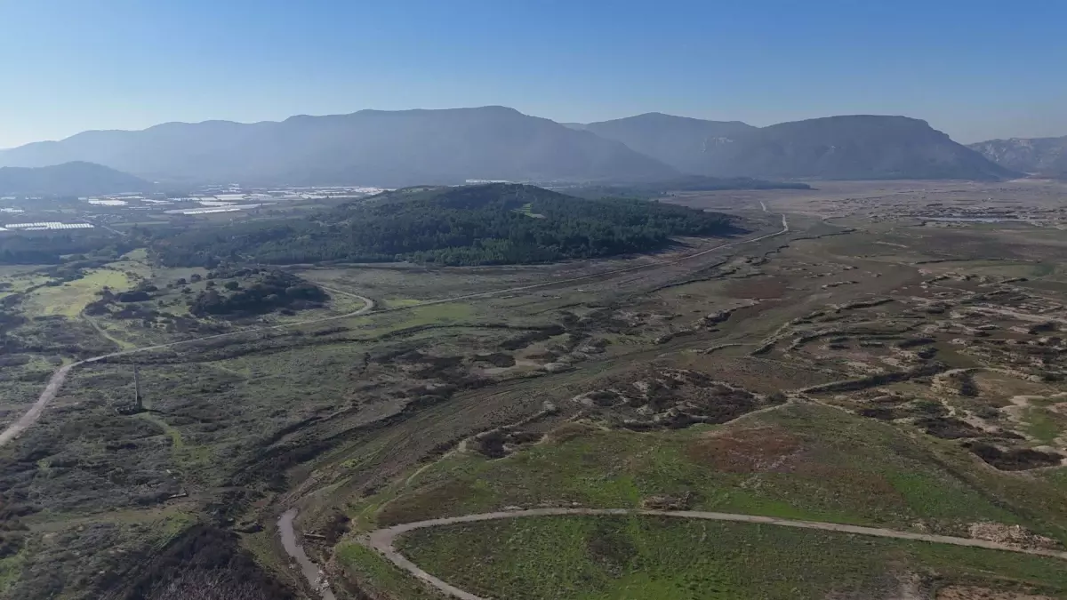 İzmir\'de Su Krizi: Tahtalı Barajı\'nda Seviyesi Yüzde 1\'in Altında