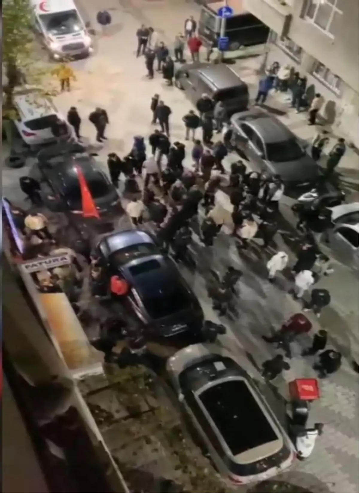 14 yaşındaki kız evine dönmedi, yakınları \'taciz\' iddiasıyla arkadaşının ailesine saldırdı