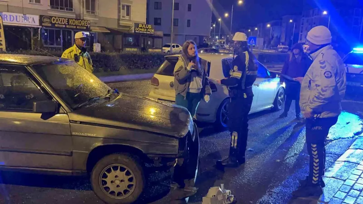 Polisi duyunca "Ağabeyimi arayacağım" deyip aracını bırakıp kaçtı