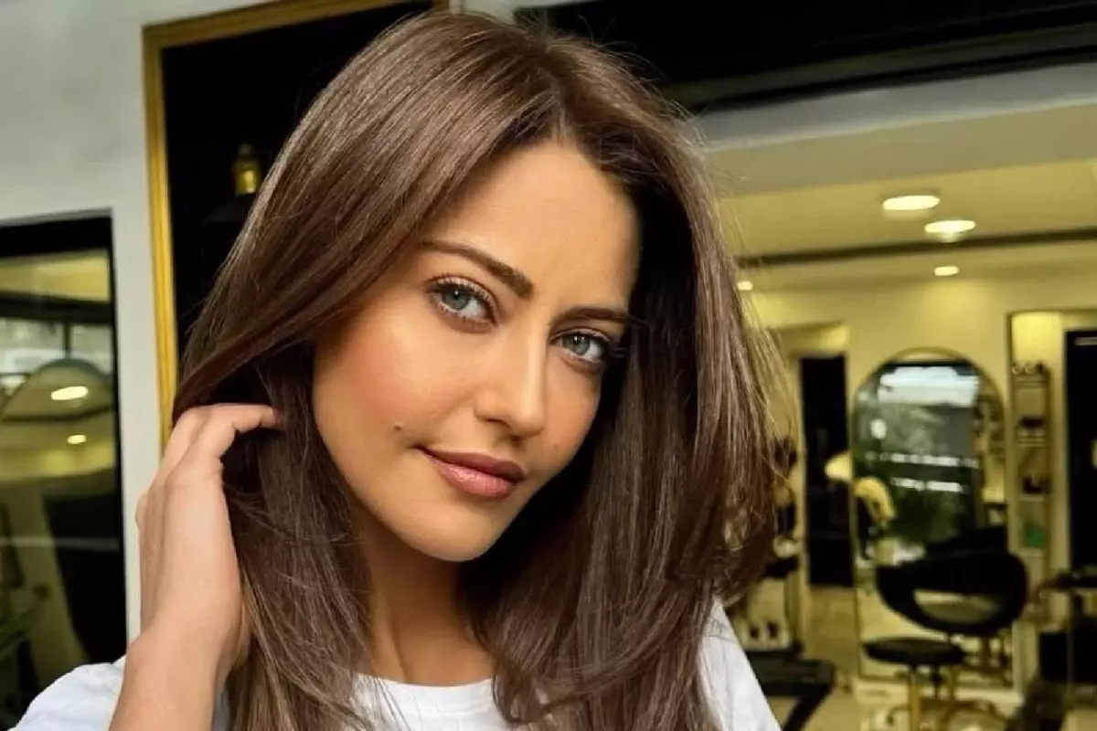 Ünlü oyuncu Umre\'den paylaştı! Başörtülü halini gören yoruma sarıldı