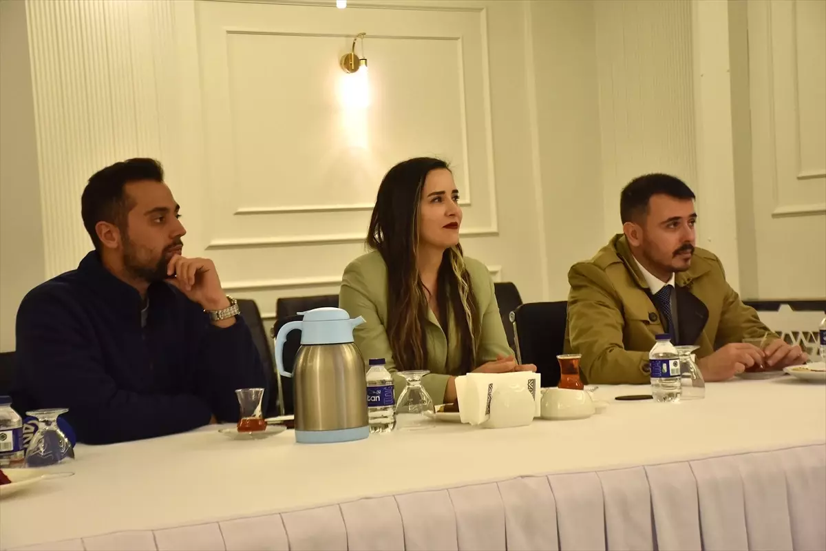 Van Milli Eğitim Müdürü Aras Adana\'ya Veda Etti