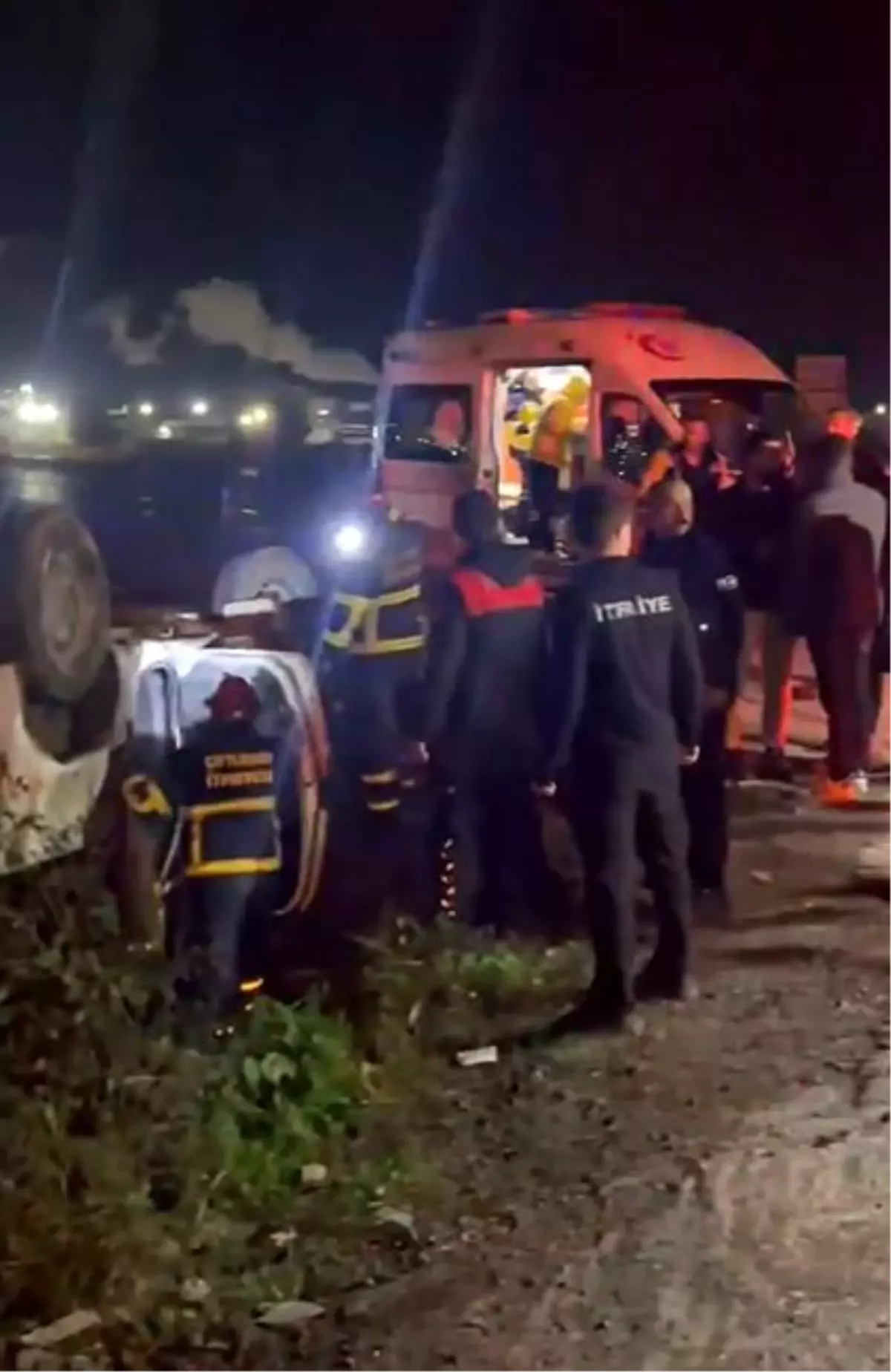 Yalova\'da Takla Atan Araçta 2 Yaralı