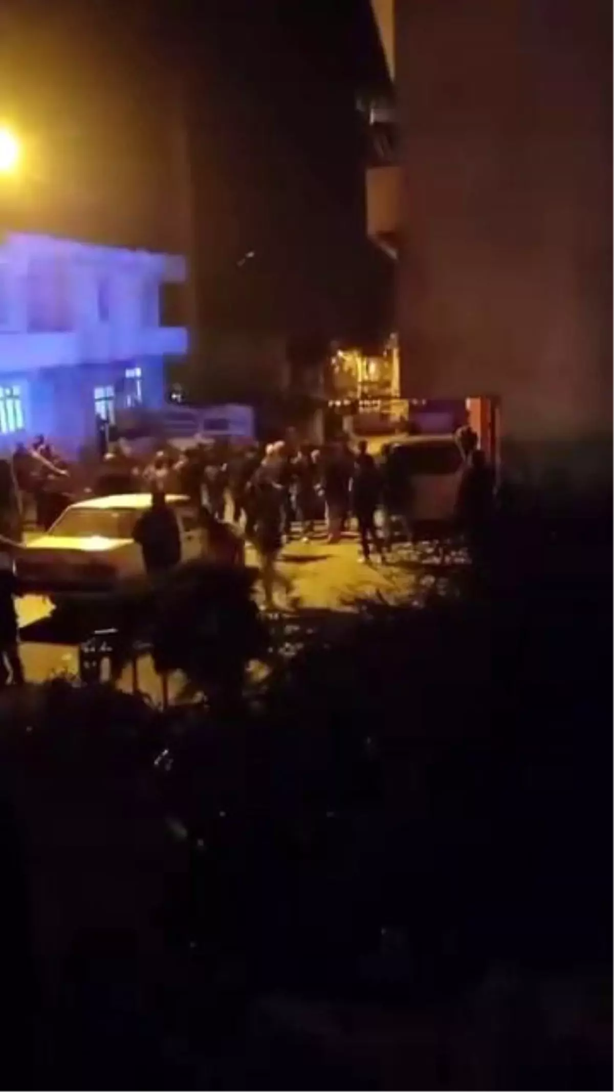 Aileler arasında savaşı andıran kavgada evler ateşe verildi