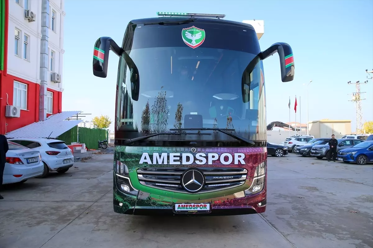 Amedspor\'a Yeni Takım Otobüsü Teslim Edildi