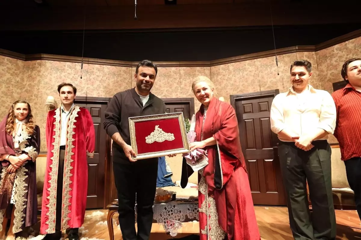 Bağcılar Belediyesi\'nin hazırladığı prömiyer izleyicilerden tam not aldı