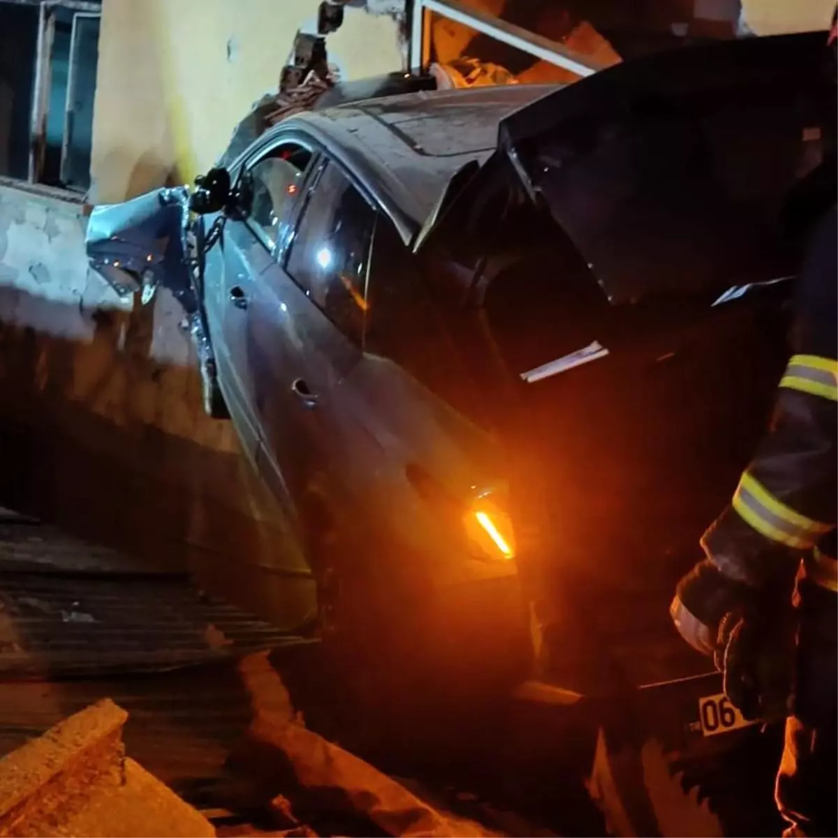 Bolu\'da Kaza: Araç Duvara Çarptı, Sürücü Yaralandı