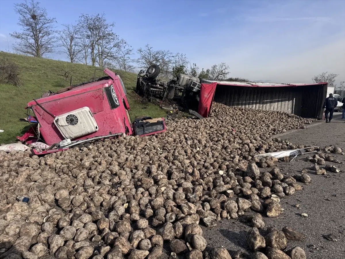 Bursa\'da Tır Kazası: 4 Yaralı