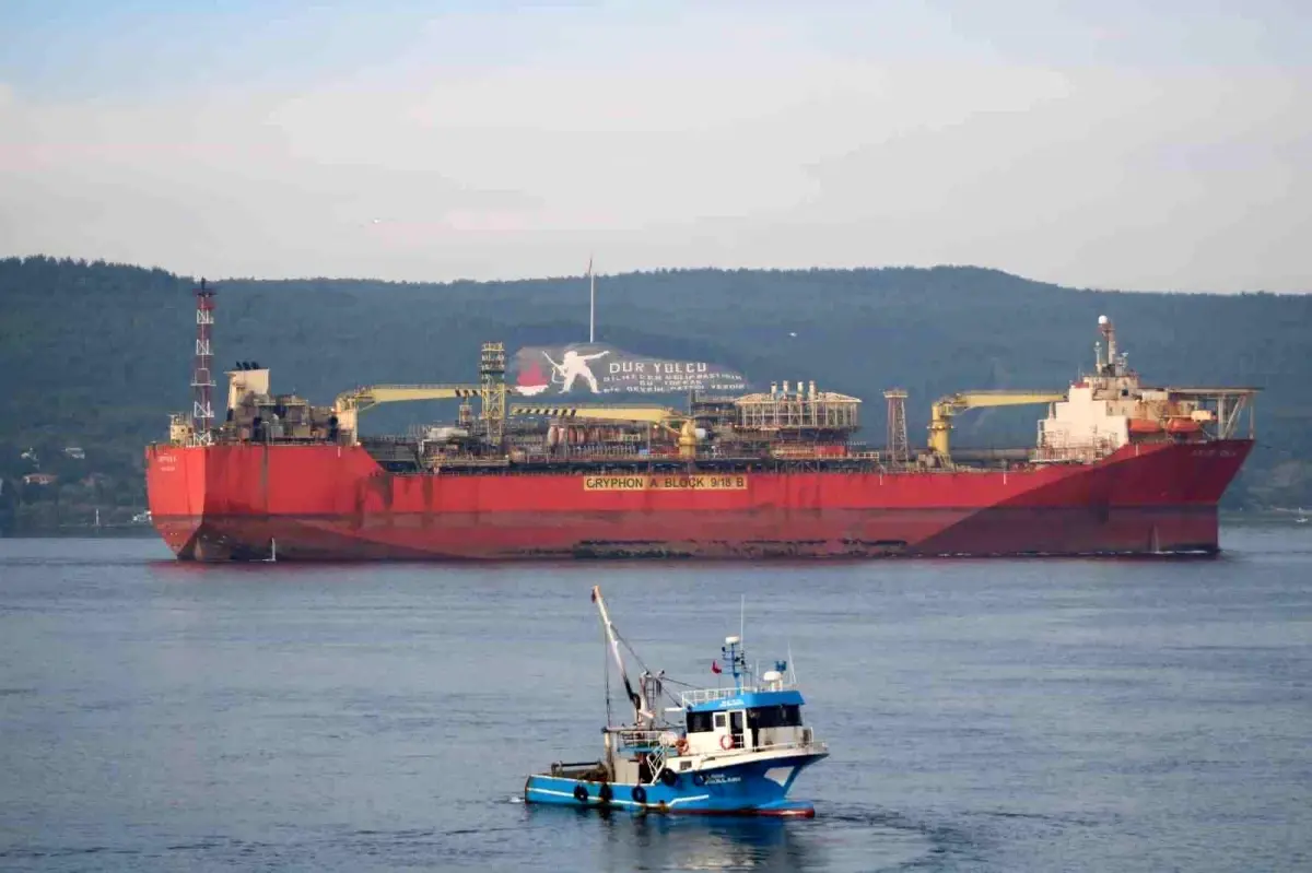 Çanakkale Boğazı\'ndan Gryphon A Geçti