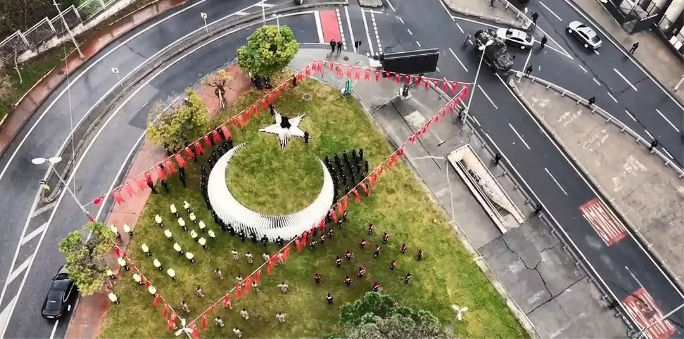 Çevik kuvvet personelinden şehitler için anlamlı anma