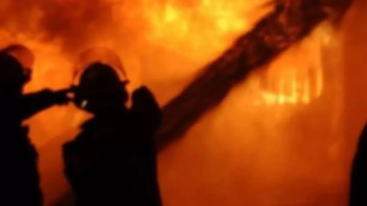 Çin\'de 4 katlı binada yangın: 12 ölü