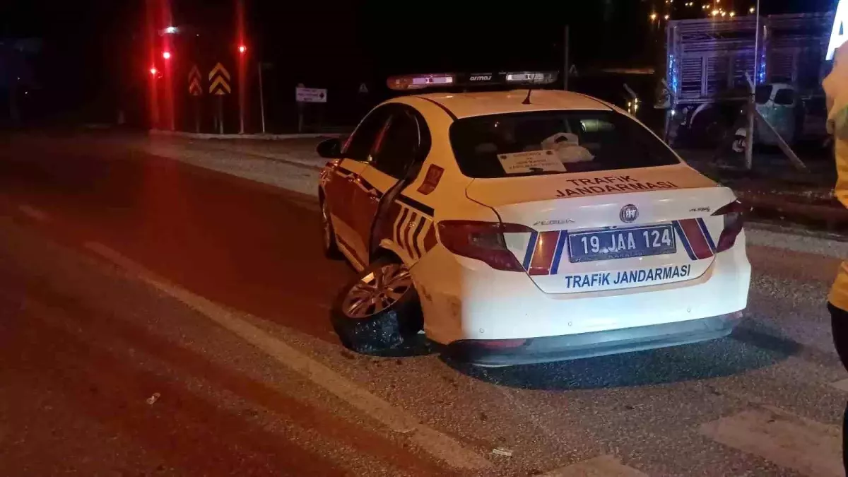 Çorum\'da Jandarma Aracına Çarpma Kazası