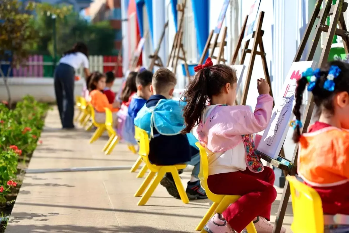 Didim\'de kreş öğrencilerinden resim etkinliği