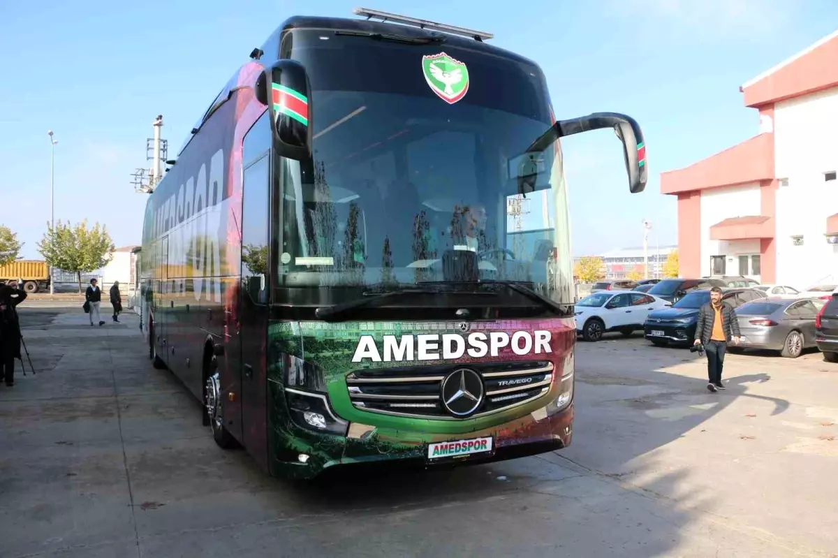 Amedspor\'a Yeni Takım Otobüsü Teslim Edildi
