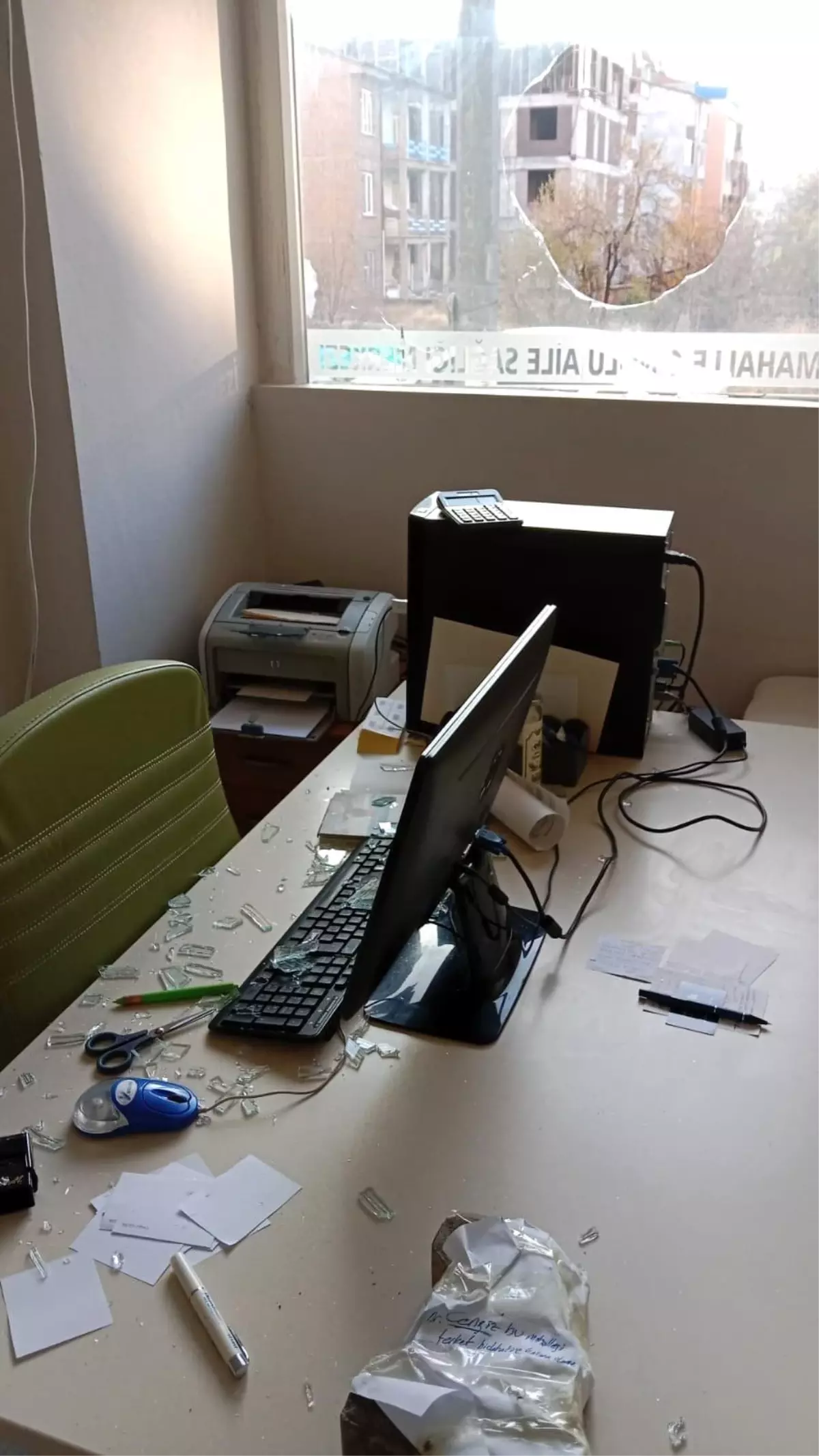 Elazığ\'da Sağlık Merkezine Taşlı Saldırı