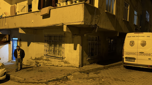 Eve silah zoruyla girip anne ve küçük kızını darbedip ağızlarını bantladılar Eve silah zoruyla girip anne ve küçük kızını darbedip ağızlarını bantladılar