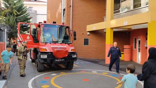 Fatih'te doğal gaz kaçağı nedeniyle okul tahliye edildi Fatih'te doğal gaz kaçağı nedeniyle okul tahliye edildi