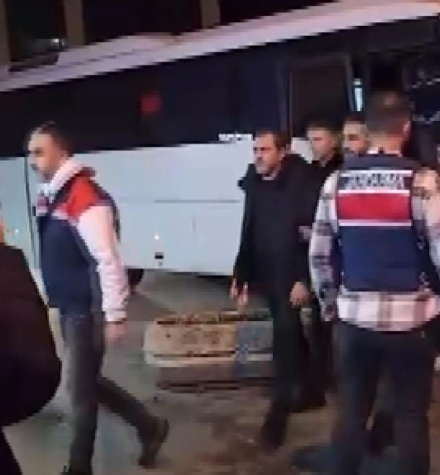 Gözaltındaki Mehmet Akif Ersoy'dan ilk görüntü Gözaltındaki Mehmet Akif Ersoy'dan ilk görüntü