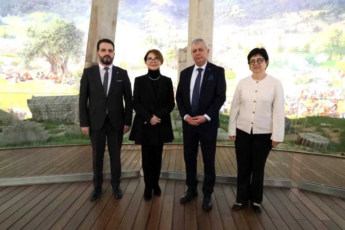 Gürcü Bakan ve dünyaca ünlü piyanist Bolkvadze\'den Bursa\'da tarihi yolculuk