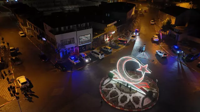 Halı saha kavgası iki beldeyi ayağa kaldırdı! Bölgede alarm verildi, giriş-çıkışlar kapatıldı Halı saha kavgası iki beldeyi ayağa kaldırdı! Bölgede alarm verildi, giriş-çıkışlar kapatıldı