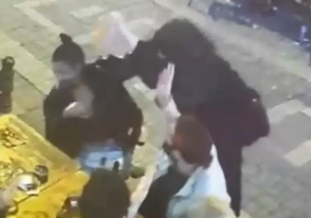 Kadıköy'de genç kadını yanıcı madde döküp yakarak yaralayan sanığa dava Kadıköy'de genç kadını yanıcı madde döküp yakarak yaralayan sanığa dava