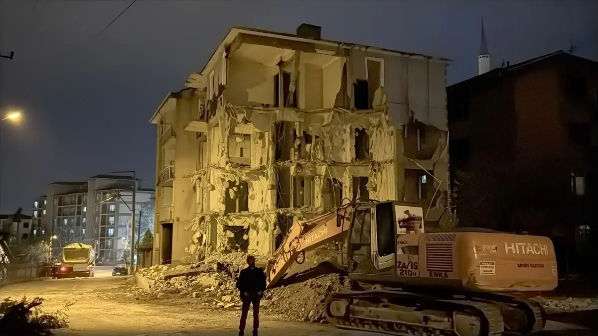 Karabük\'te Patlayan Bina Yıkılıyor