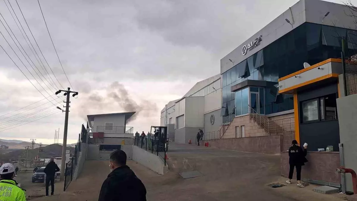 Kırıkkale\'de İki Fabrikada Yangın