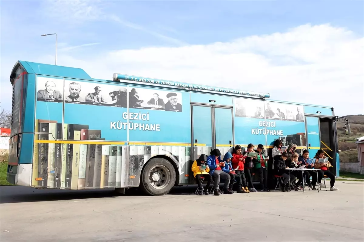 Kırklareli\'nde köylere kültür taşıyan gezici kütüphane üç yılda 15 bin kilometre yol yaptı