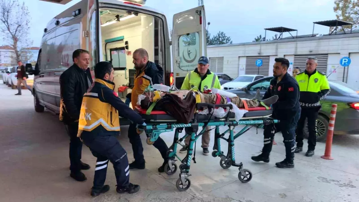 İnegöl\'de Minibüs Kazası: Sürücü Ağır Yaralı