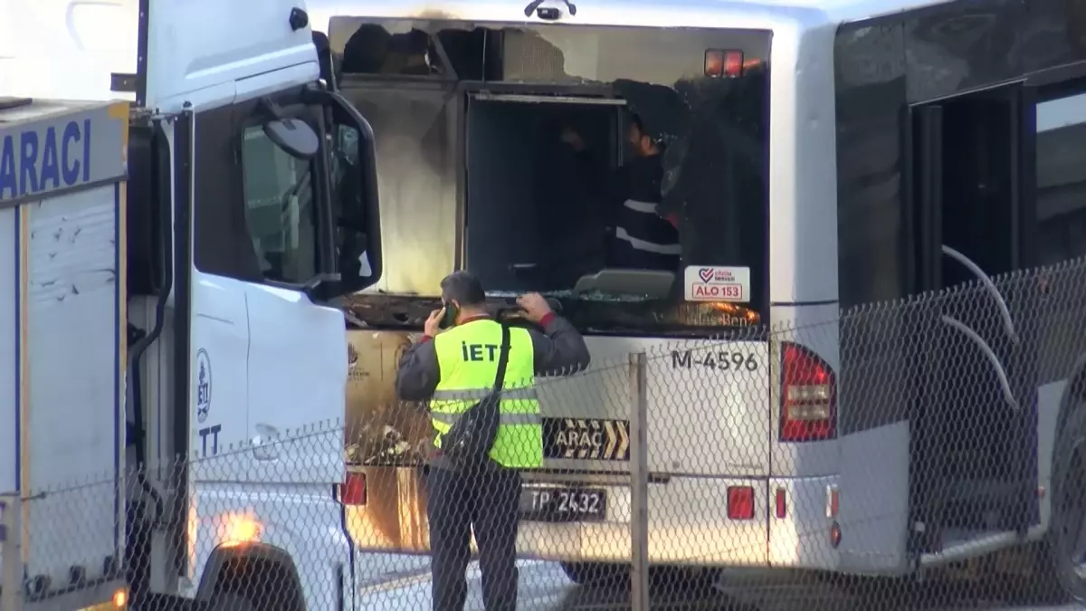 Florya\'da metrobüste yangın çıktı