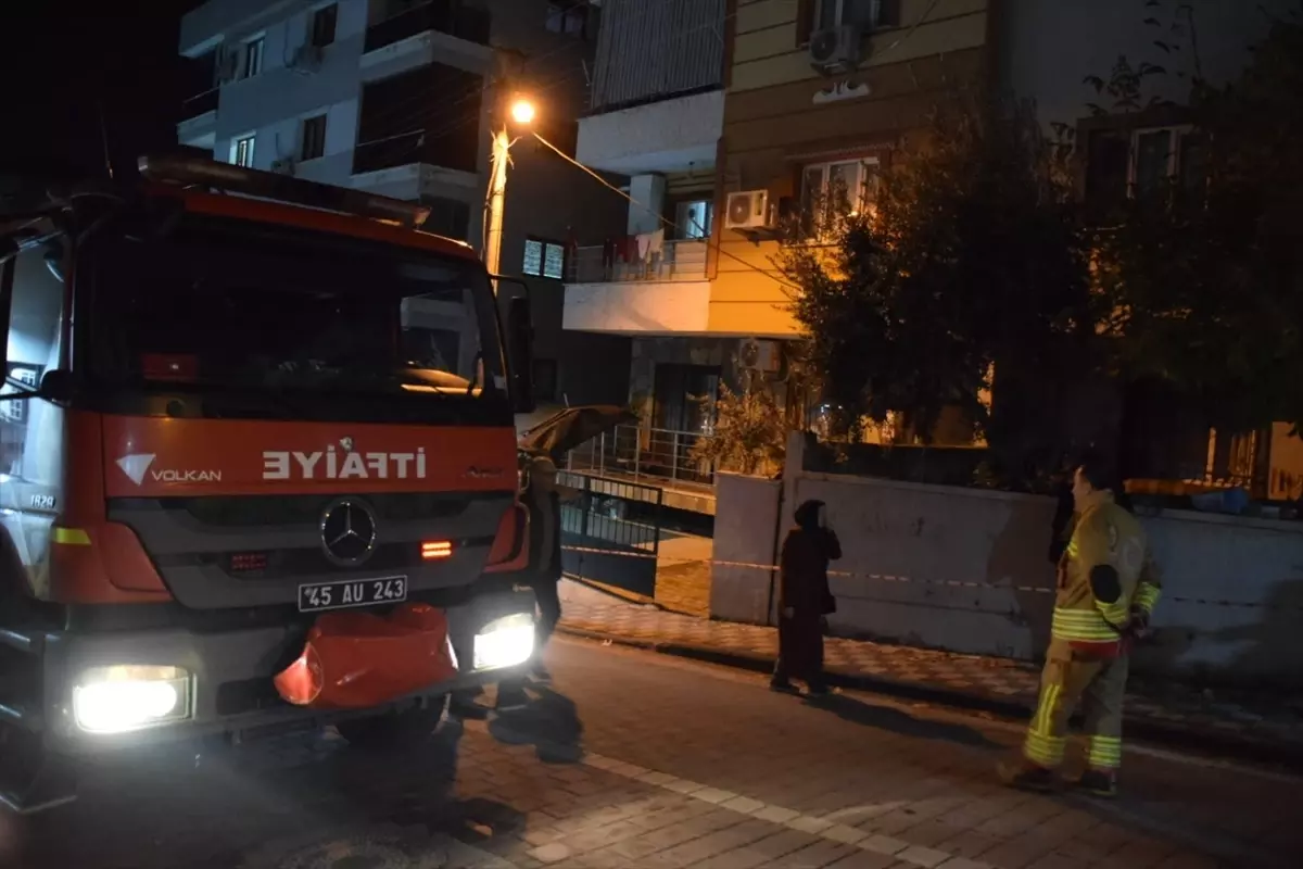 Turgutlu\'da İnşaat Nedeniyle Apartmanlar Tahliye Edildi