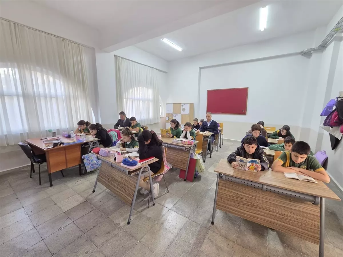 Kaya Öğrencilerle Kitap Okudu