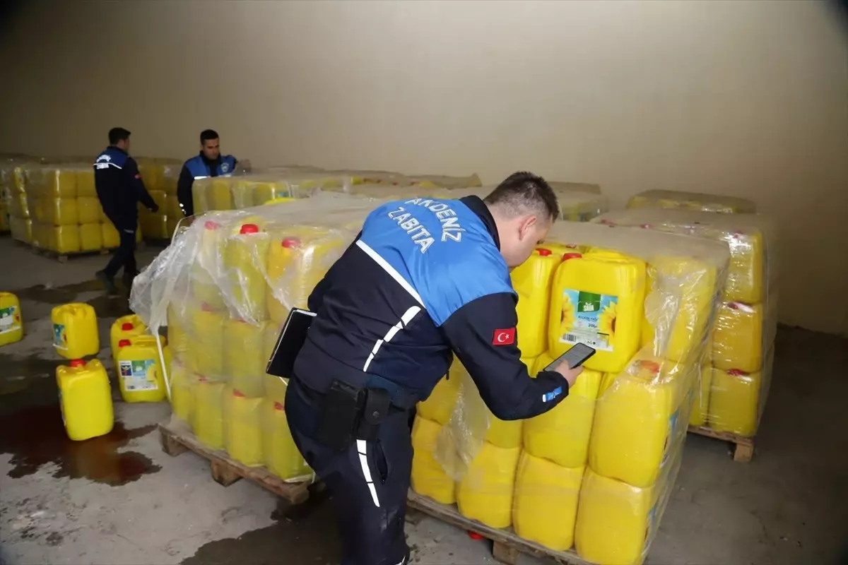 Ayçiçek yağlarına su karıştırmışlar! Tam 3 bin 650 bidon ele geçirildi