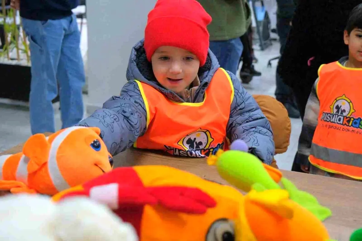 Minik ellerden, büyük destek eli