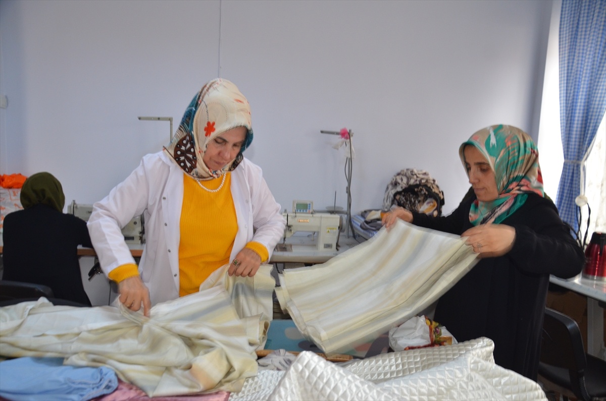 Muş\'ta Kadınlar Meslek Edinip Gelir Elde Ediyor