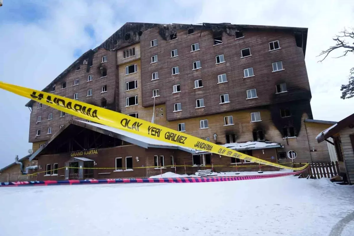 Otel yangını davasında 9 bakanlık personeli hakkında yurt dışı çıkış yasağı getirildi