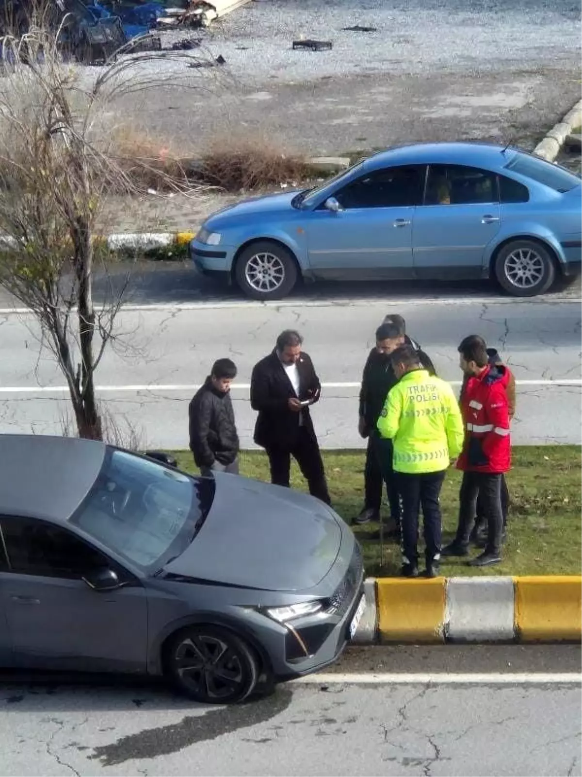 Şırdancı Mehmet yayaya çarptı: Kadının kolu ve bacağı kırıldı