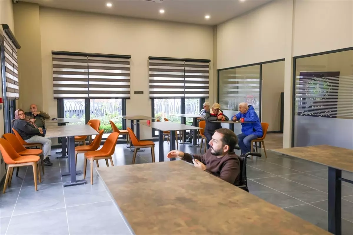 Ümraniye\'de Engelsiz Yaşam Kafe Açıldı